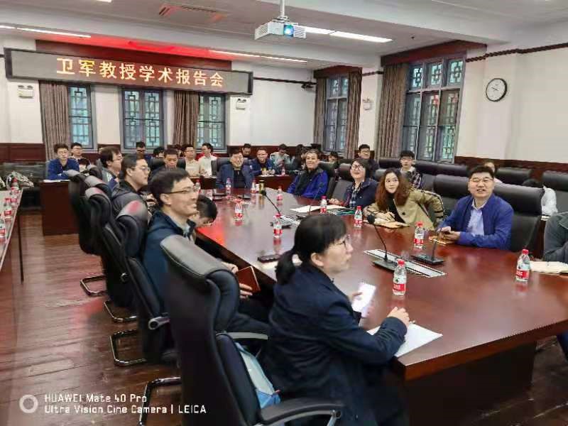 学术报告与会者踊跃